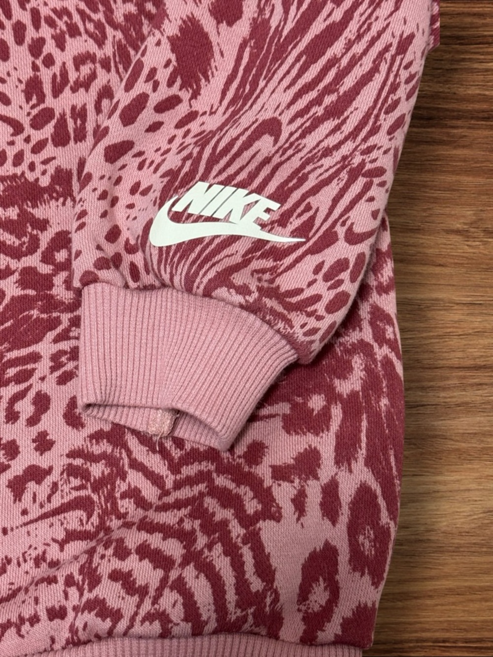 Nike Rose Pink Leopard Print Crew Sweatshirt White Nike Swoosh Size Medium - Picture 3 of 5